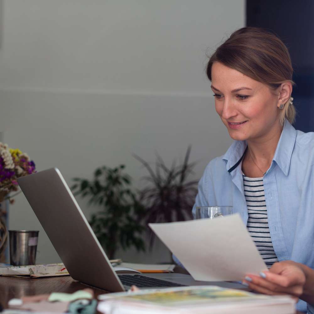 A women working for providing Payroll Services